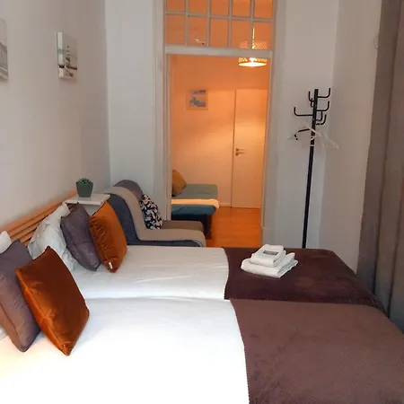 Charm Discovery Braul * Lizbona